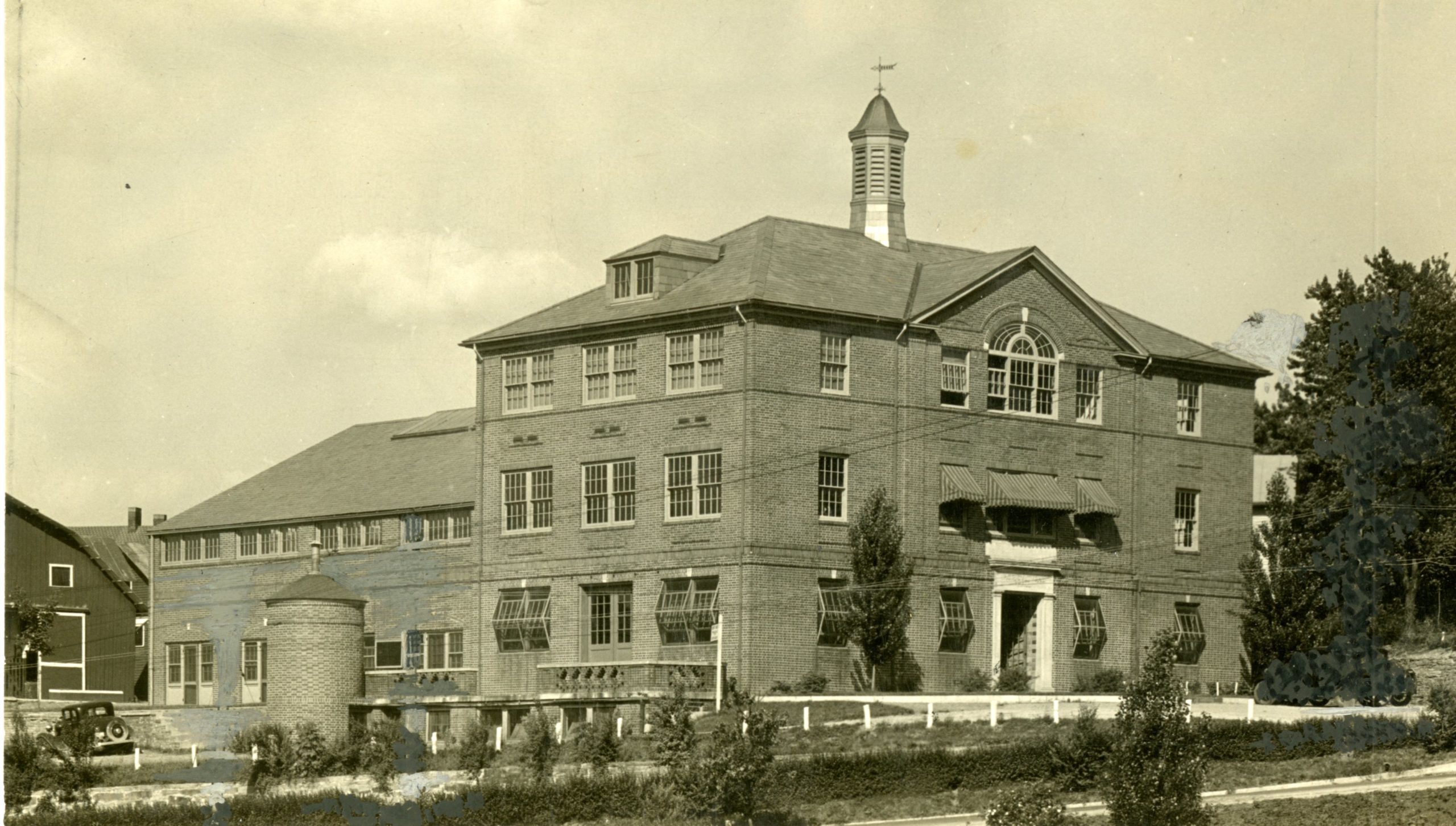 Goldthwait Agricultural Building in 1920s